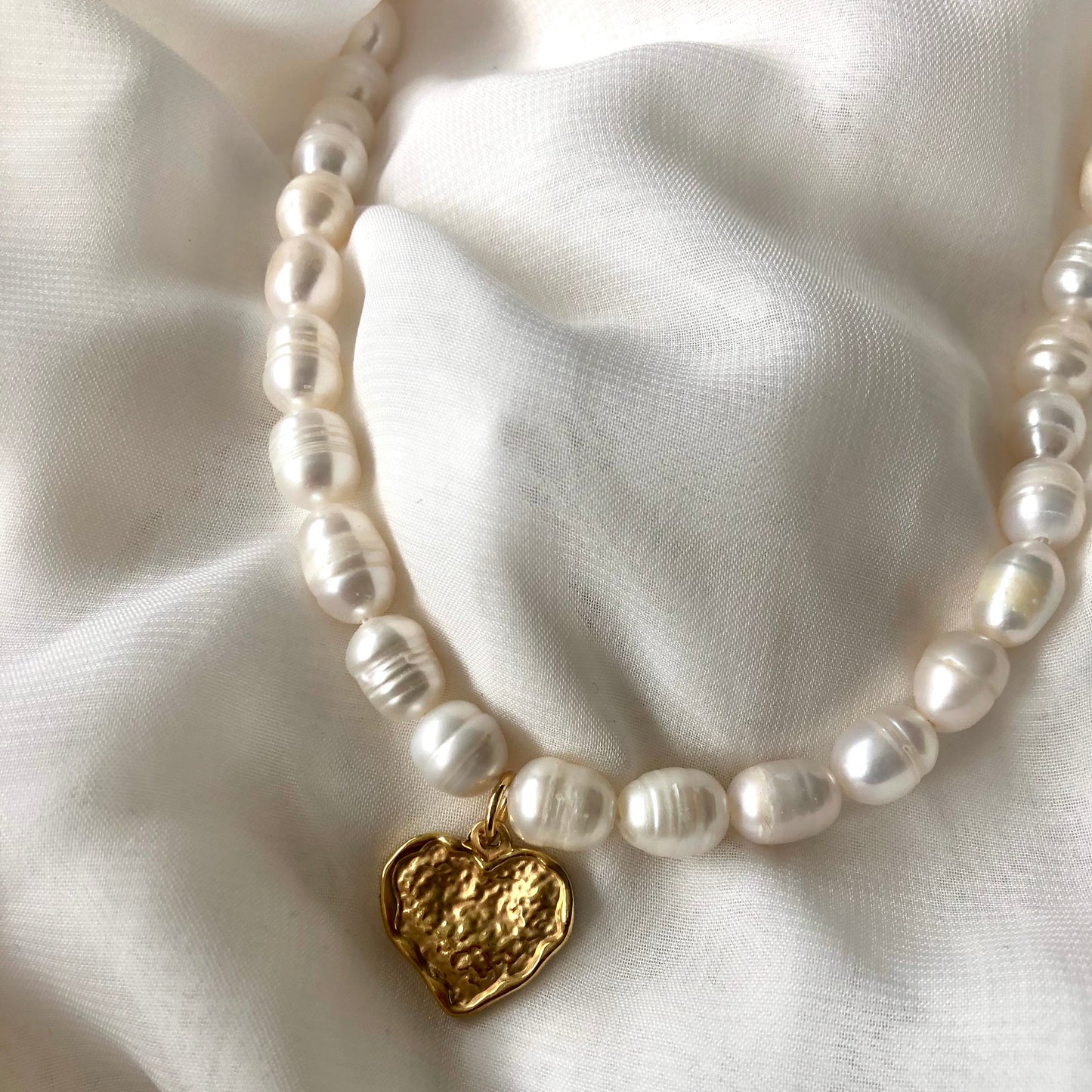 Collier Margaret M E N I Z A