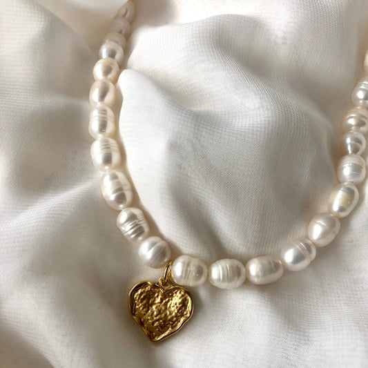 Collier Margaret M E N I Z A